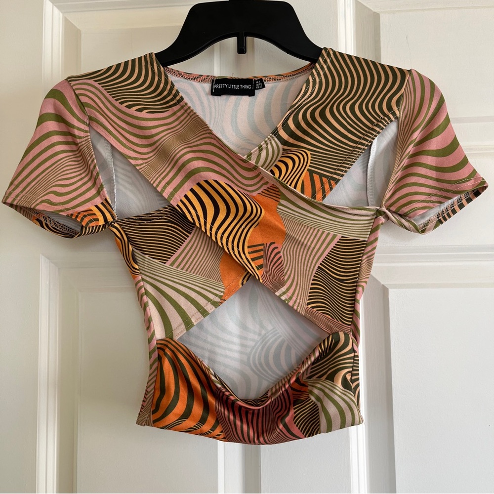PrettyLittleThing Swirl Pattern Crop Top